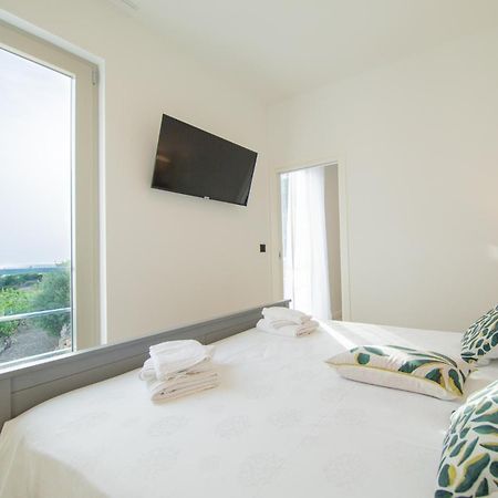 Seaside Elegance Suites Komiža Esterno foto
