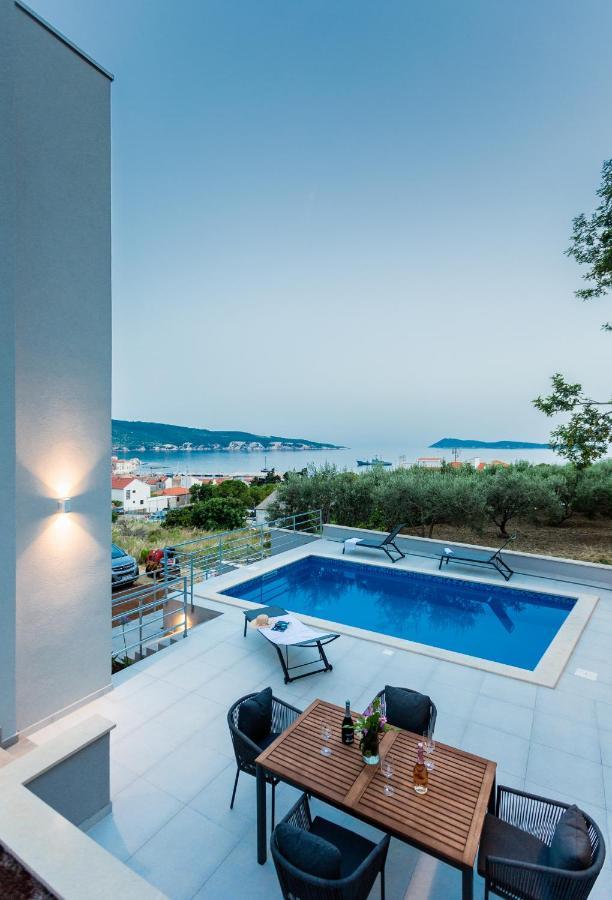 Seaside Elegance Suites Komiža Esterno foto