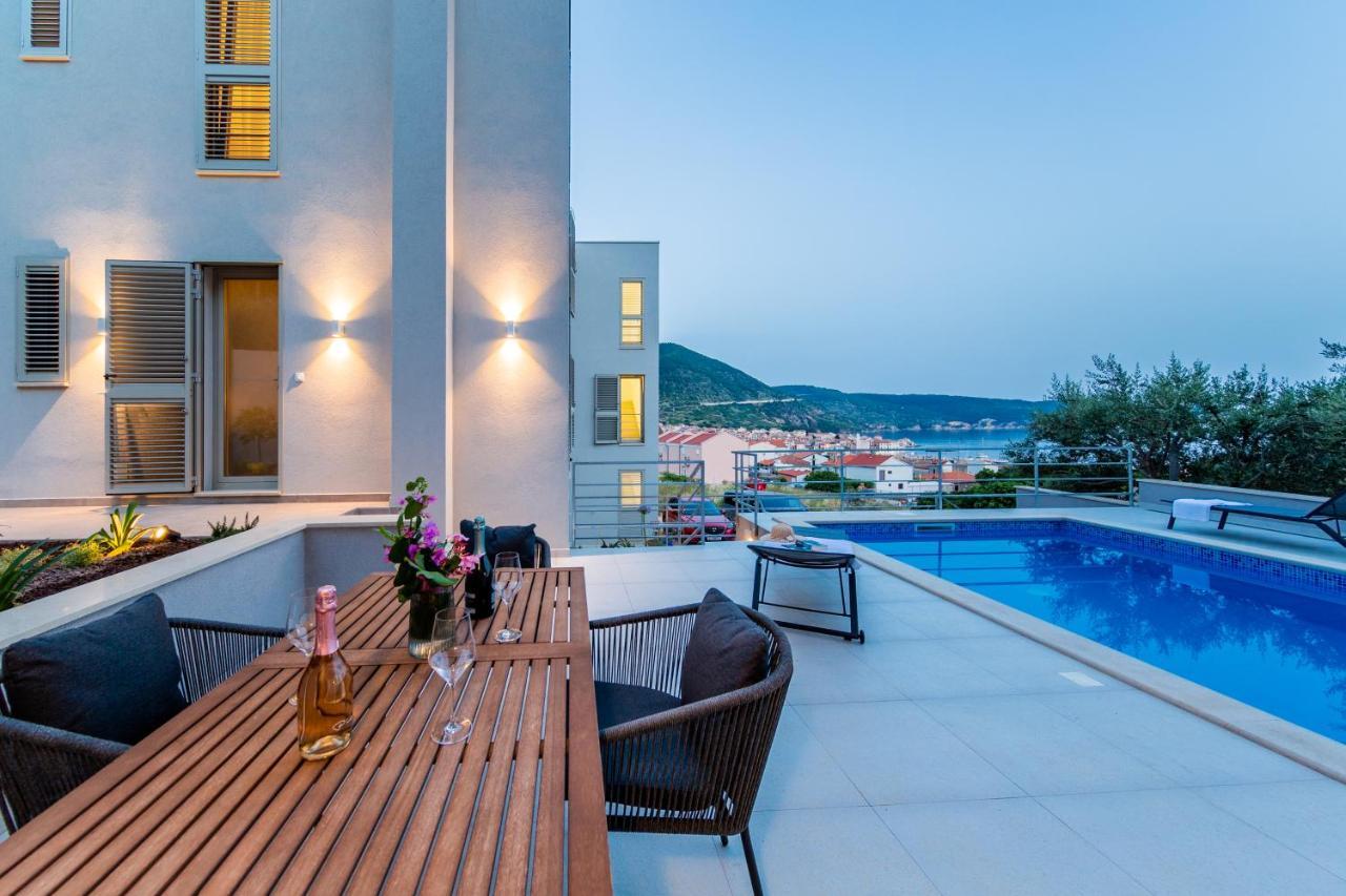 Seaside Elegance Suites Komiža Esterno foto