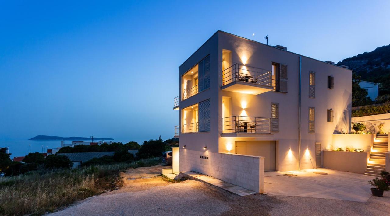Seaside Elegance Suites Komiža Esterno foto