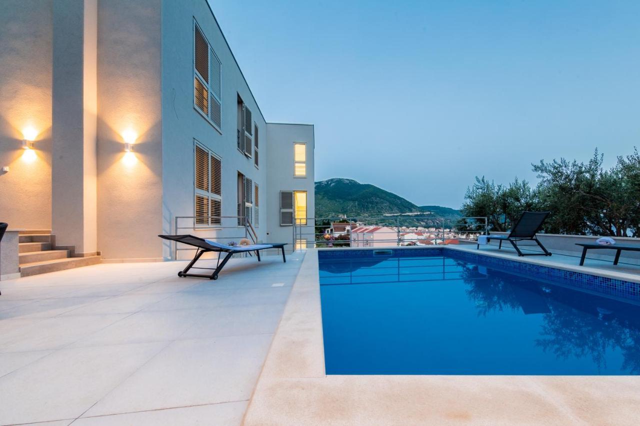 Seaside Elegance Suites Komiža Esterno foto
