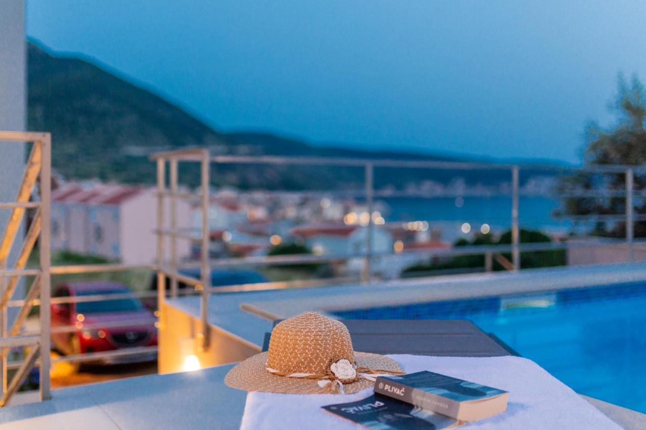 Seaside Elegance Suites Komiža Esterno foto