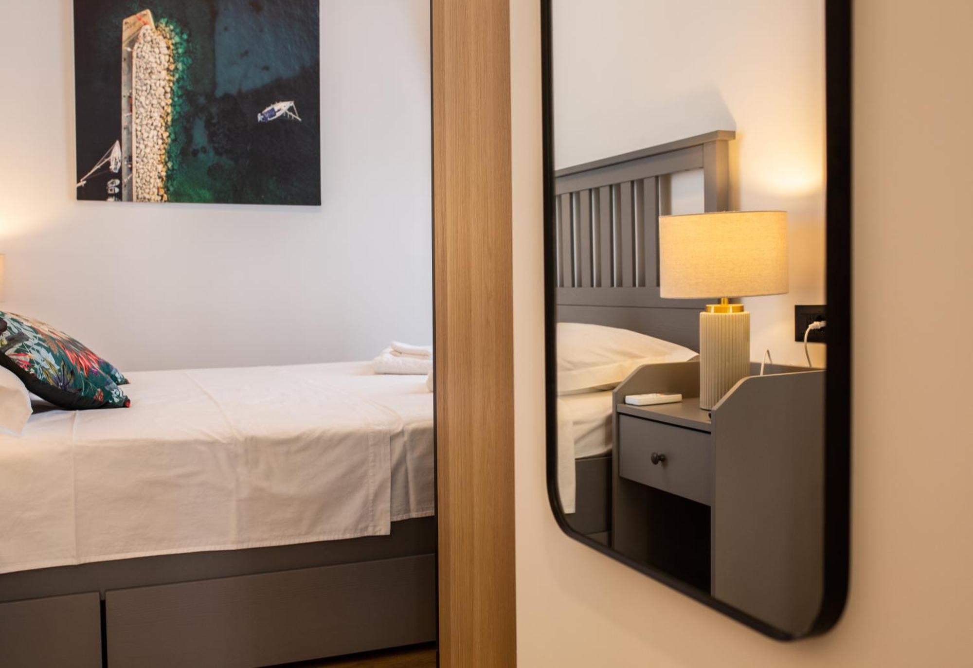 Seaside Elegance Suites Komiža Esterno foto